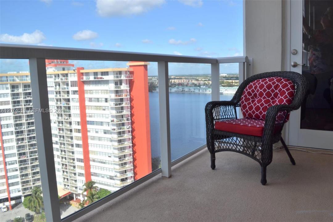 1351 NE Miami Gardens Dr PH3E, Miami, Floride 33179, États-Unis