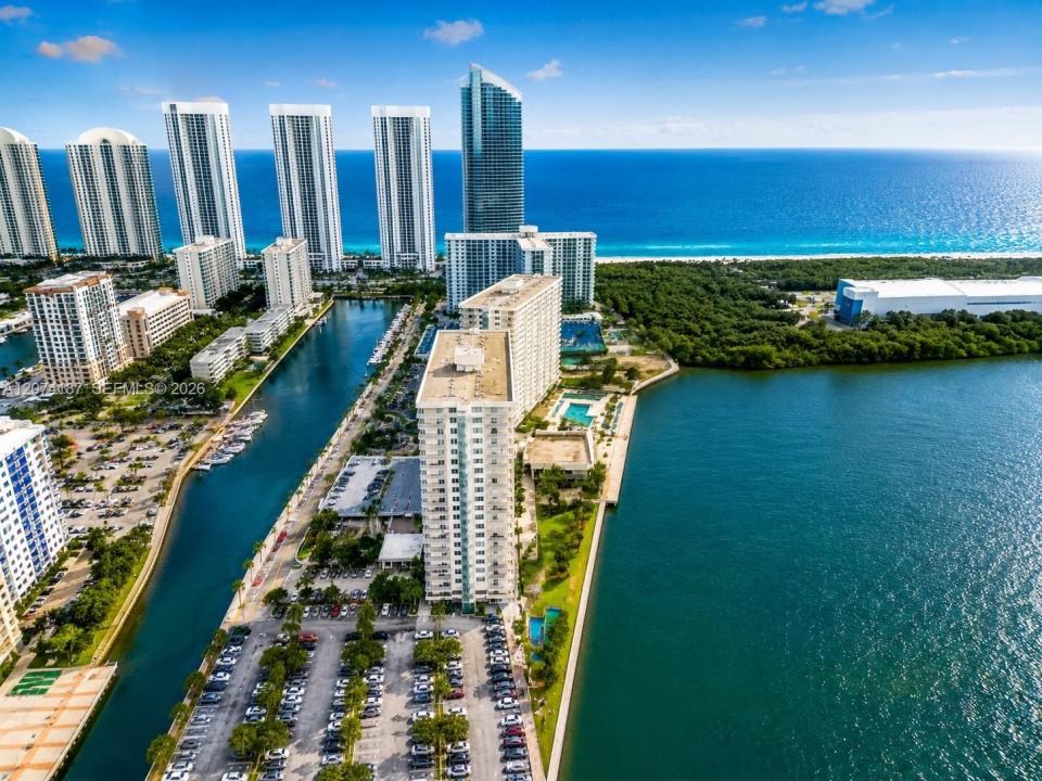 300 Bayview Dr 807, Sunny Isles Beach, Florida 33160, Stati Uniti