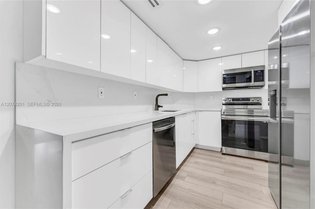 300 Bayview Dr 214, Sunny Isles Beach, Florida 33160, Amerika Birleşik Devletleri