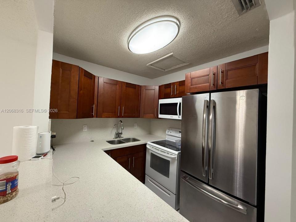 6540 W 26th Dr 24-60, Hialeah, Floryda 33016, USA