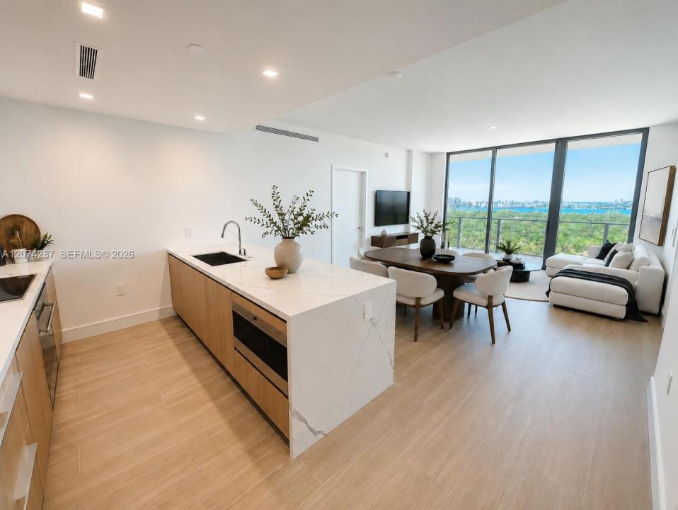 2411 Laguna circle 1503, North Miami, Floride 33181, États-Unis