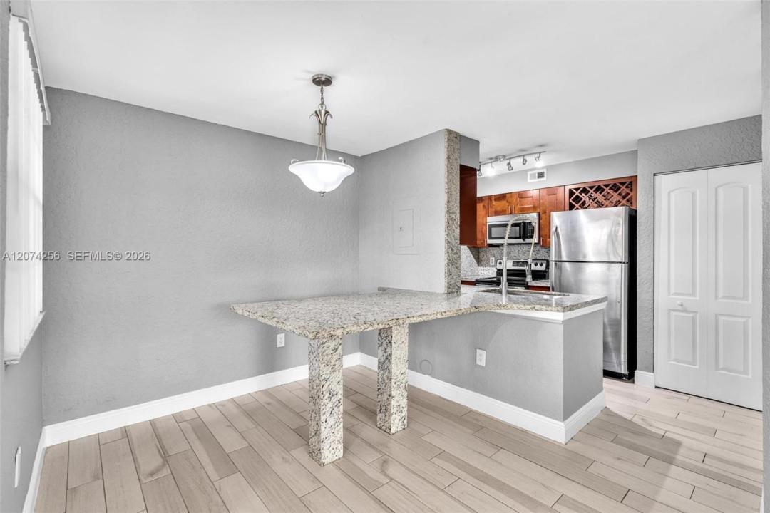 2803 N Oakland Forest Dr 206, Oakland Park, Floride 33309, États-Unis