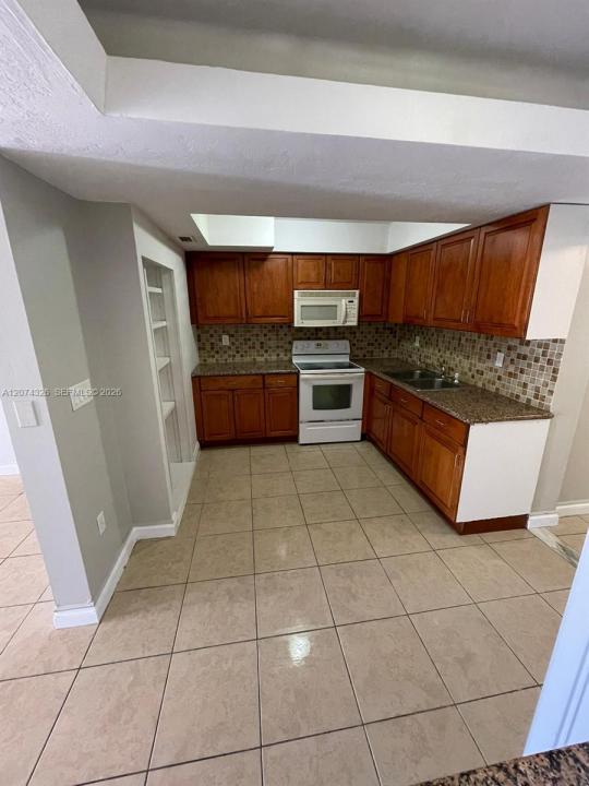 1567 NW 60th Ave G, Sunrise, Florida 33313, USA