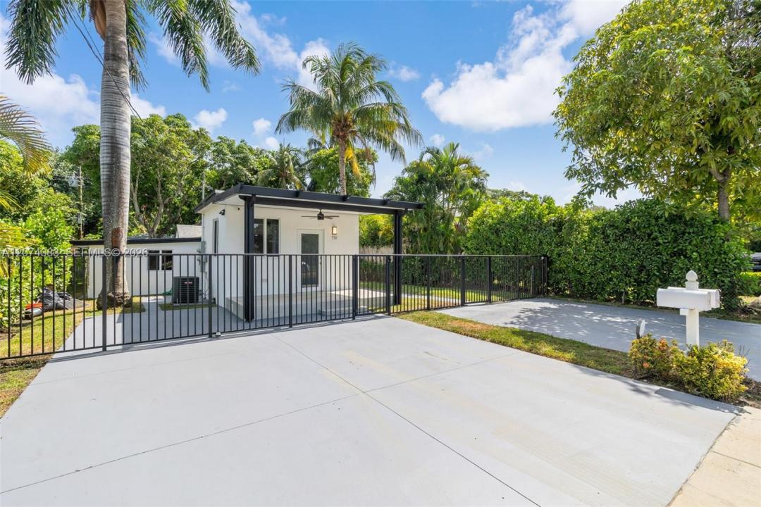 330 NW 82nd Ter, Miami, 플로리다 33150, 미국