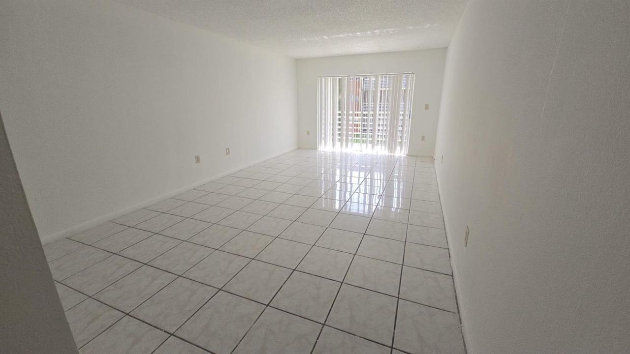 3600 NW 21ST Street 203, Lauderdale Lakes, Floride 33311, États-Unis