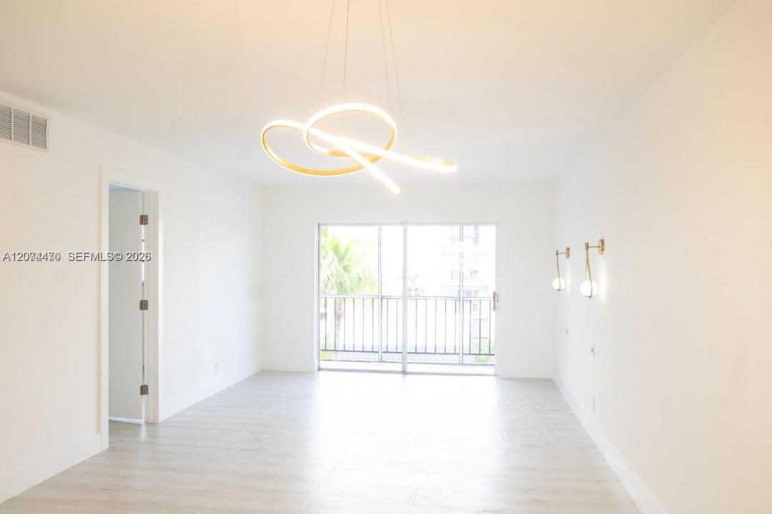 220 SW 9th Ave 306, Hallandale Beach, Florida 33009, Stati Uniti