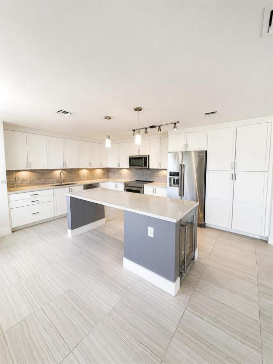 215 N New River Dr E 310, Fort Lauderdale, Florida 33301, USA