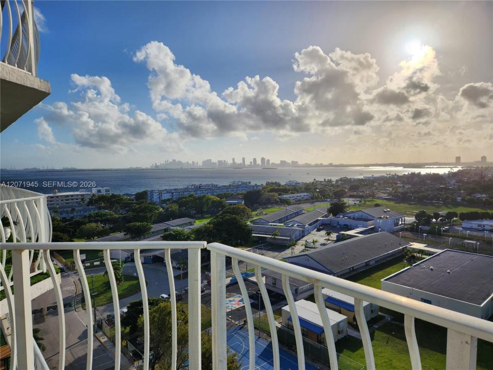 7601 E Treasure Dr 1501, North Bay Village, Floride 33141, États-Unis