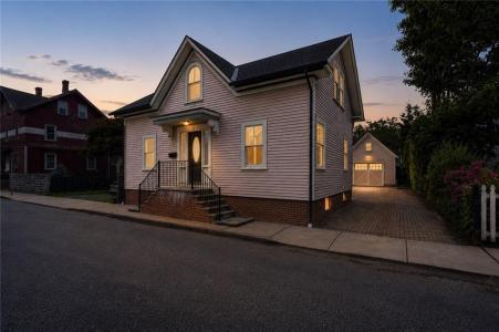 21 Elm Street, Newport, Rhode Island 02840, USA