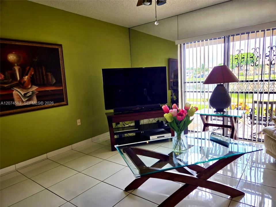 6745 NW 169th St 14F, Hialeah, Florida 33015, USA