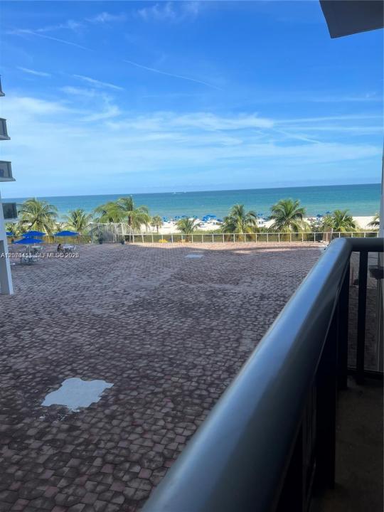 6039 Collins Ave 423, Miami Beach, Floride 33140, États-Unis