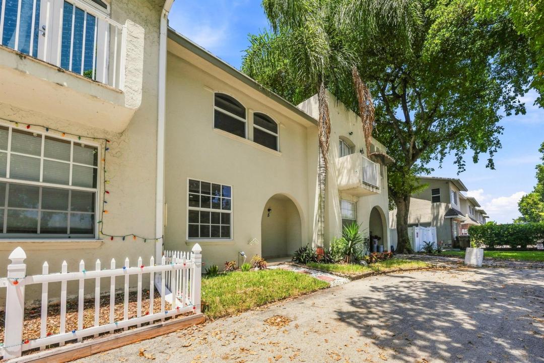4161 NW 9TH Avenue 5, Deerfield Beach, Floride 33064, États-Unis