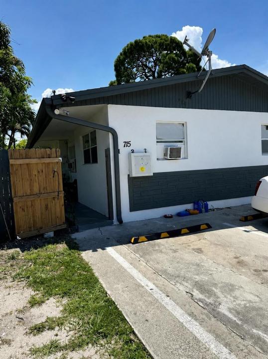 715 NW 15TH Terrace 1-3, Fort Lauderdale, Floride 33311, États-Unis
