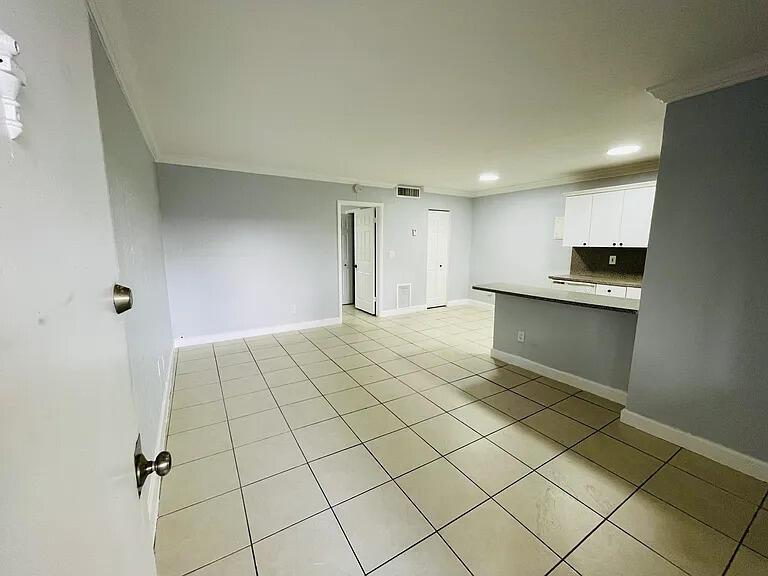 890 NW 45 Avenue 32, Miami, Флорида 33126, Соединенные Штаты