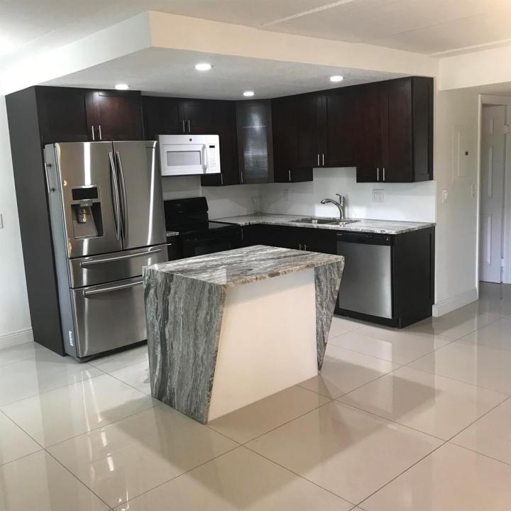 2000 SPRINGDALE Boulevard 210, Palm Springs, Floryda 33461, USA