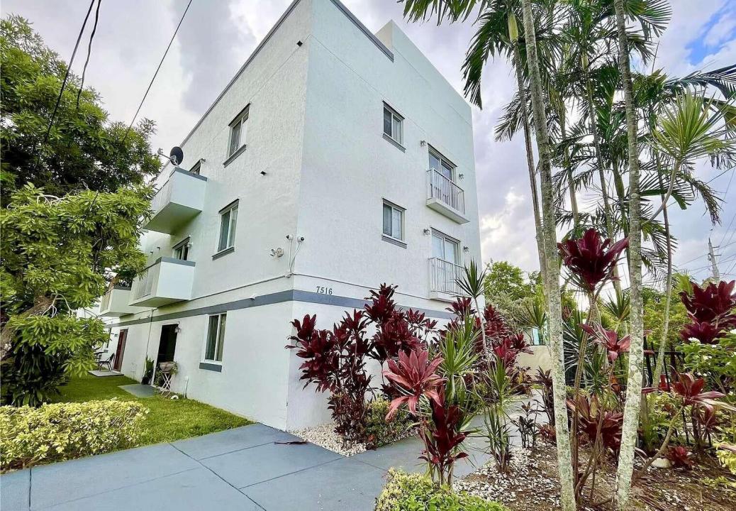 7516 NE 1 Avenue 302, Miami, Floride 33138, États-Unis