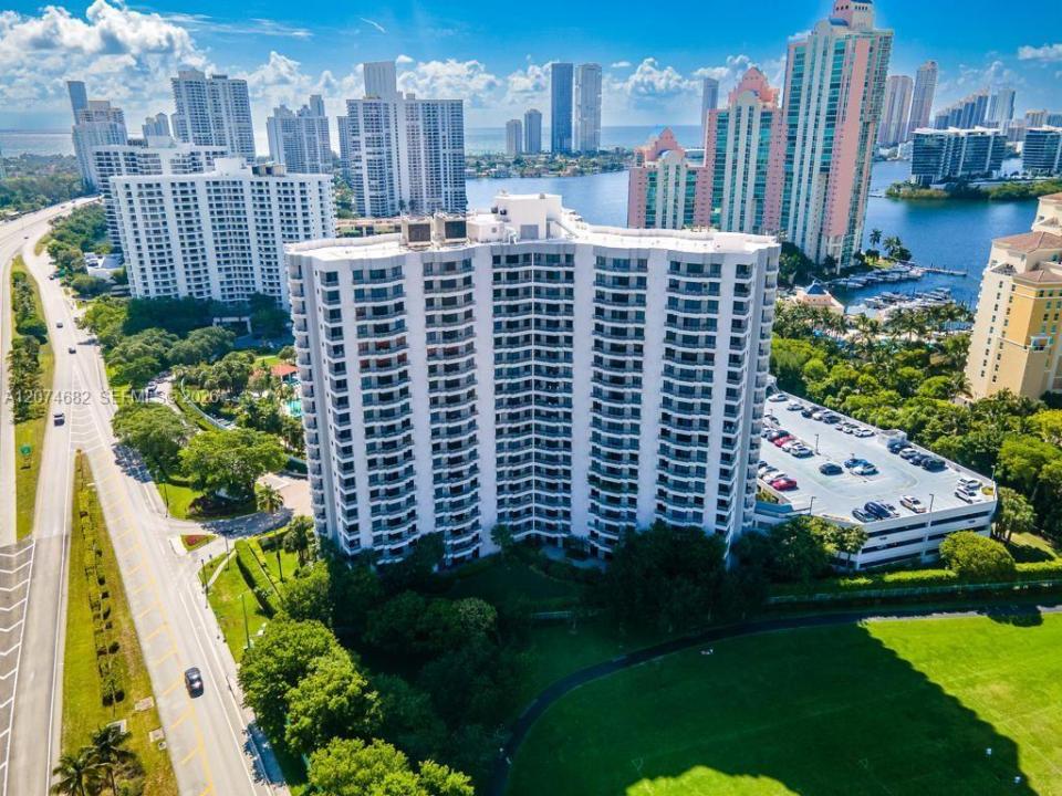 3300 NE 191st St 502, Aventura, Floride 33180, États-Unis