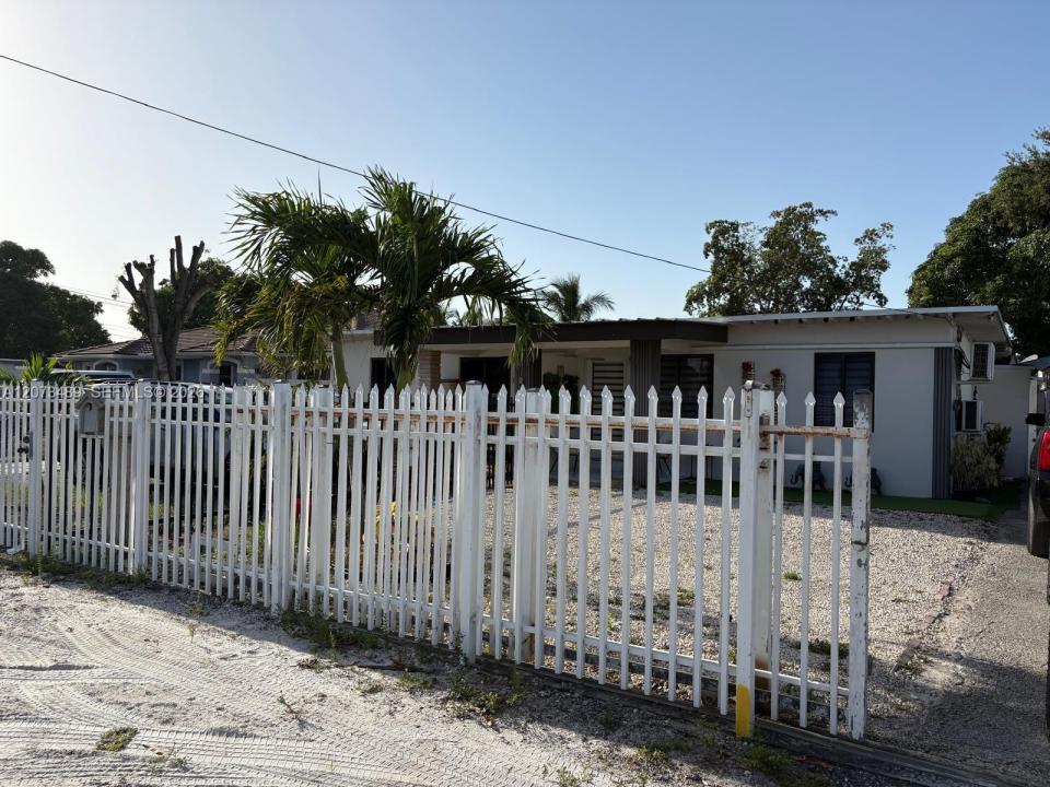 3001 NW 106th St, Miami, Floride 33147, États-Unis