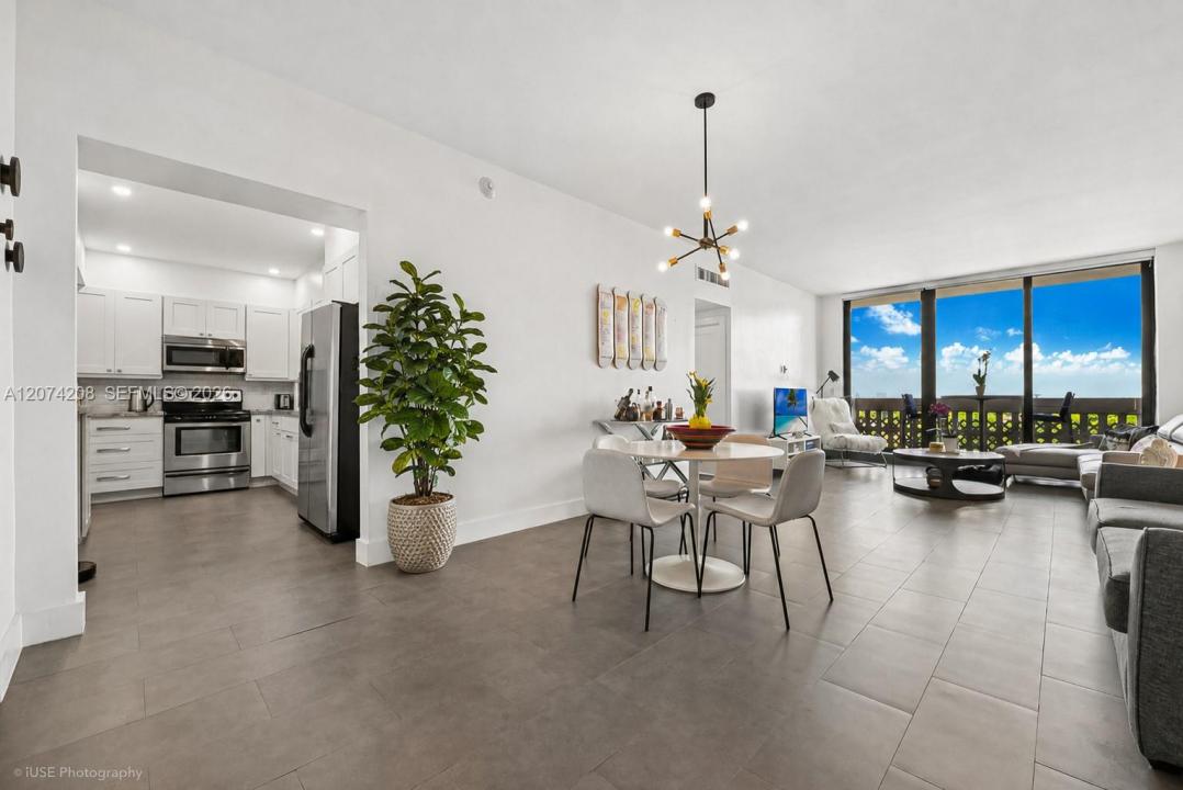 90 Edgewater Dr PH11, Coral Gables, Florida 33133, USA