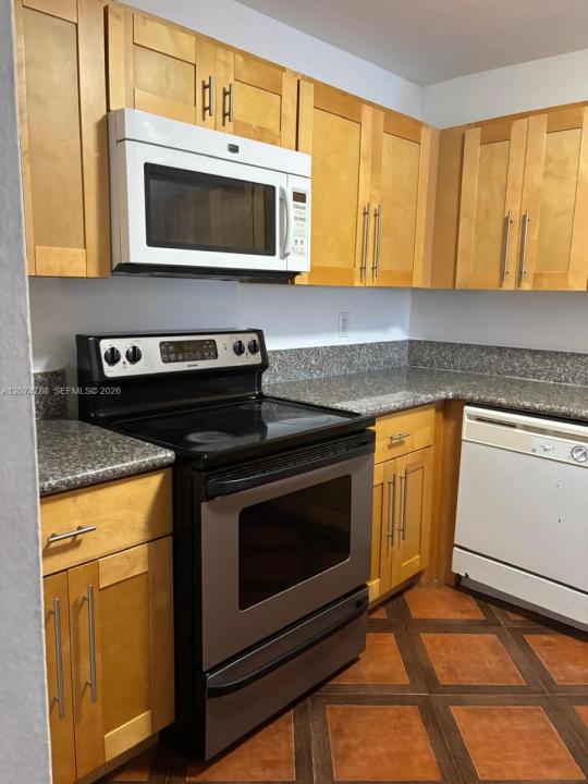 6990 NW 186th St 4-515, Hialeah, Florida 33015, USA
