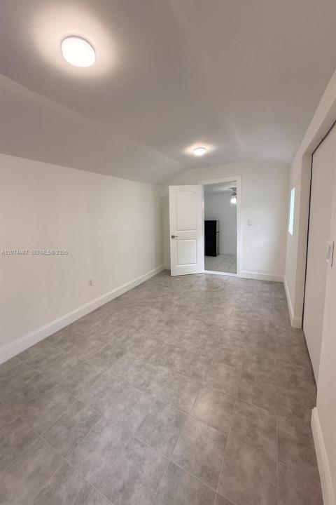 1864 NW 27th St B, Miami, Floride 33142, États-Unis