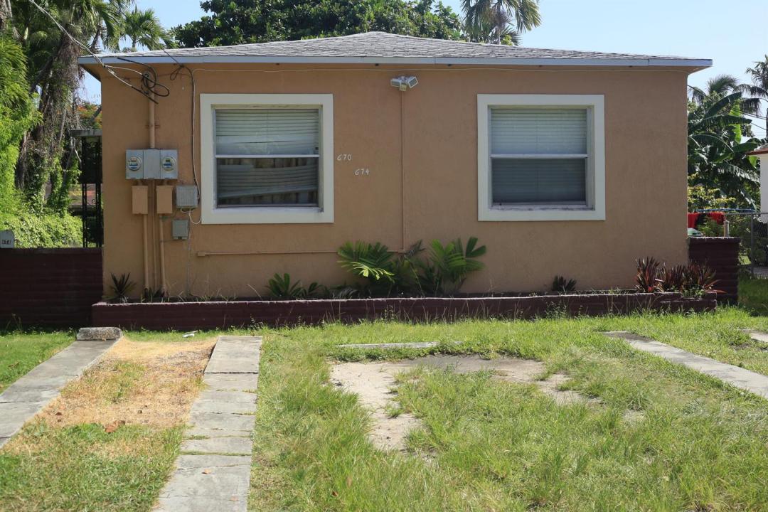 670 NE 87th Street, Miami, פלורידה 33138, ארצות הברית של אמריקה