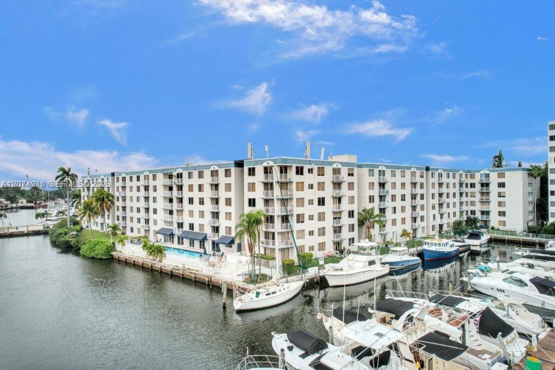 1720 NW N River Dr 210, Miami, Florida 33125, Stati Uniti