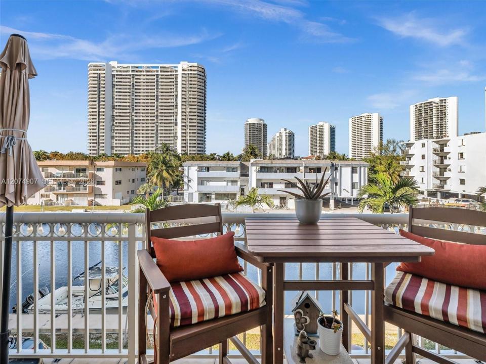 3601 NE 170th St 301 - DOCK, North Miami Beach, Floride 33160, États-Unis