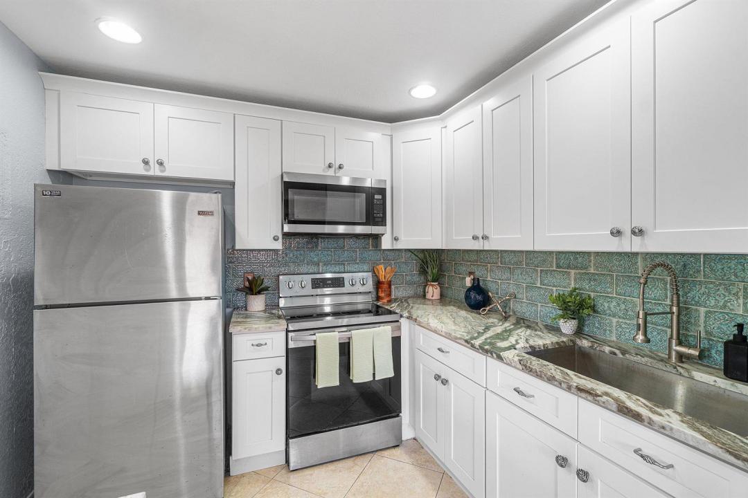 566 Saxony L, Delray Beach, Florida 33446, USA