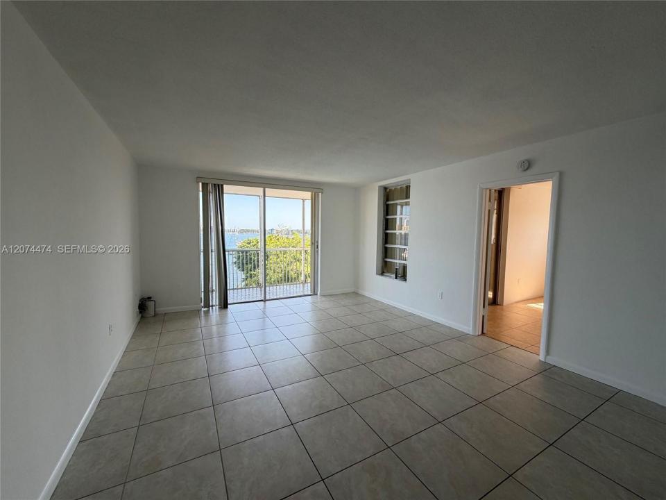 2910 Point East Dr M514, Aventura, Floride 33160, États-Unis