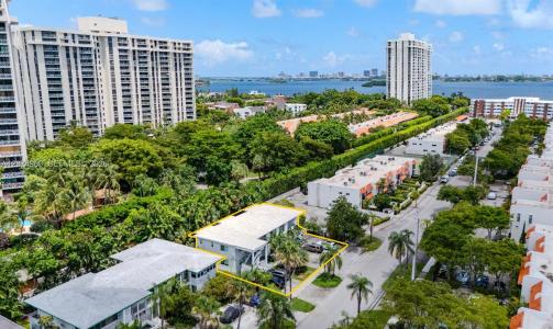 1385 NE 105th St, Miami Shores, Floride 33138, États-Unis