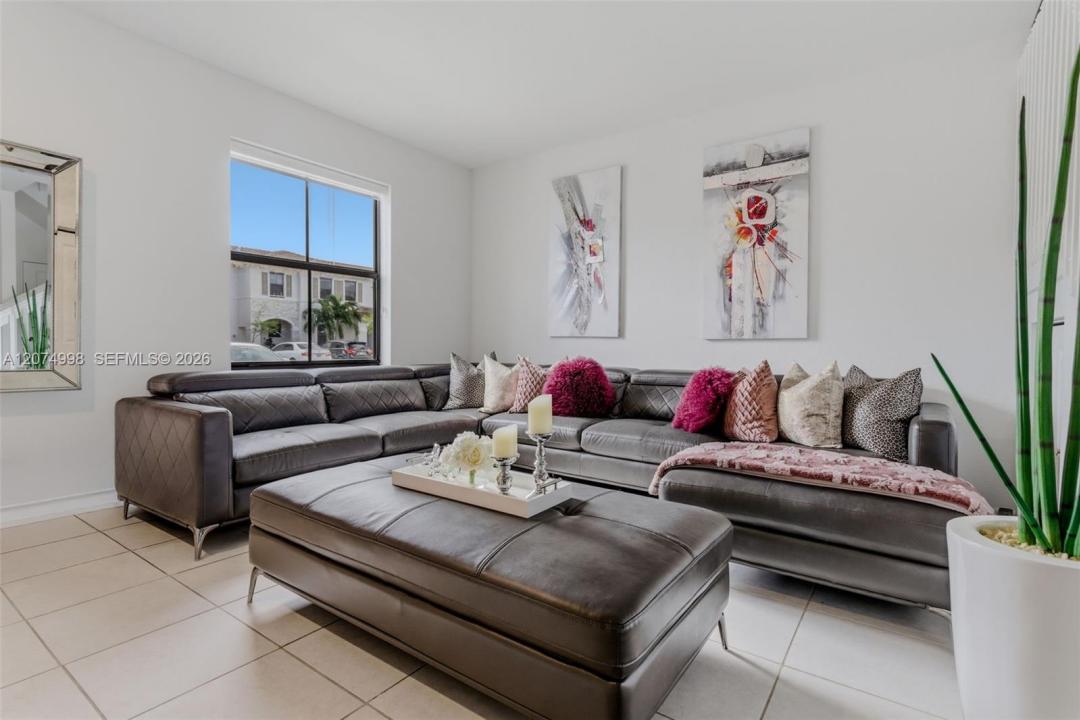 10009 SW 228th Ter ., Miami, Florida 33190, USA