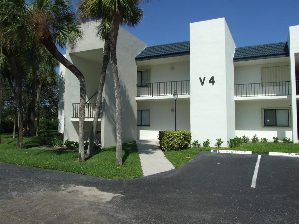 1605 US-1 V4 203, Jupiter, Florida 33477, USA