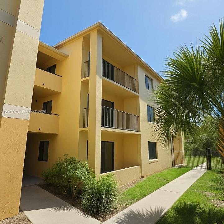 9999 Summerbreeze Dr 216, Sunrise, Floryda 33322, USA