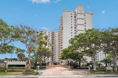1865 S Ocean Dr 2D, Hallandale Beach, Florida 33009, USA