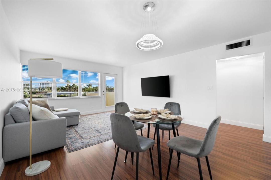 401 Golden Isles Dr 406, Hallandale Beach, Floride 33009, États-Unis