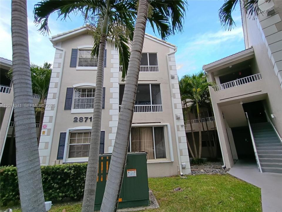 2871 N Oakland Forest Dr 210, Oakland Park, Floride 33309, États-Unis