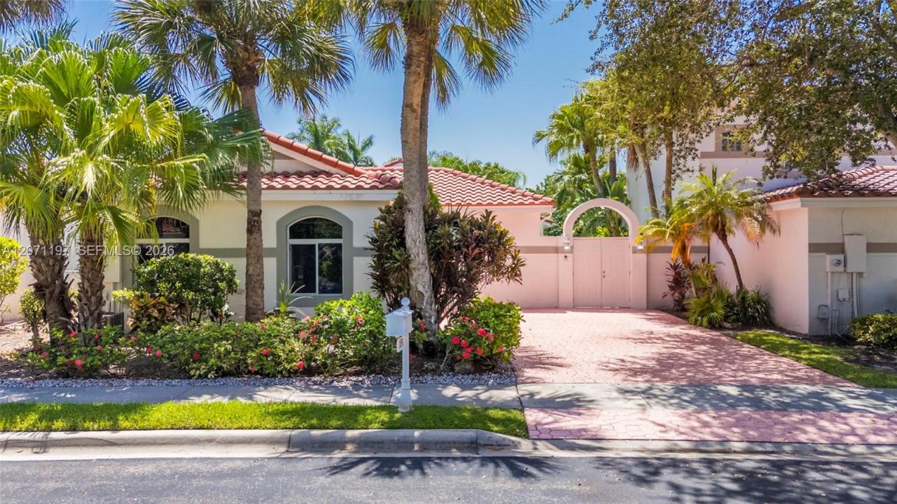 1051 Bel Aire Dr W, Pembroke Pines, Floride 33027, États-Unis