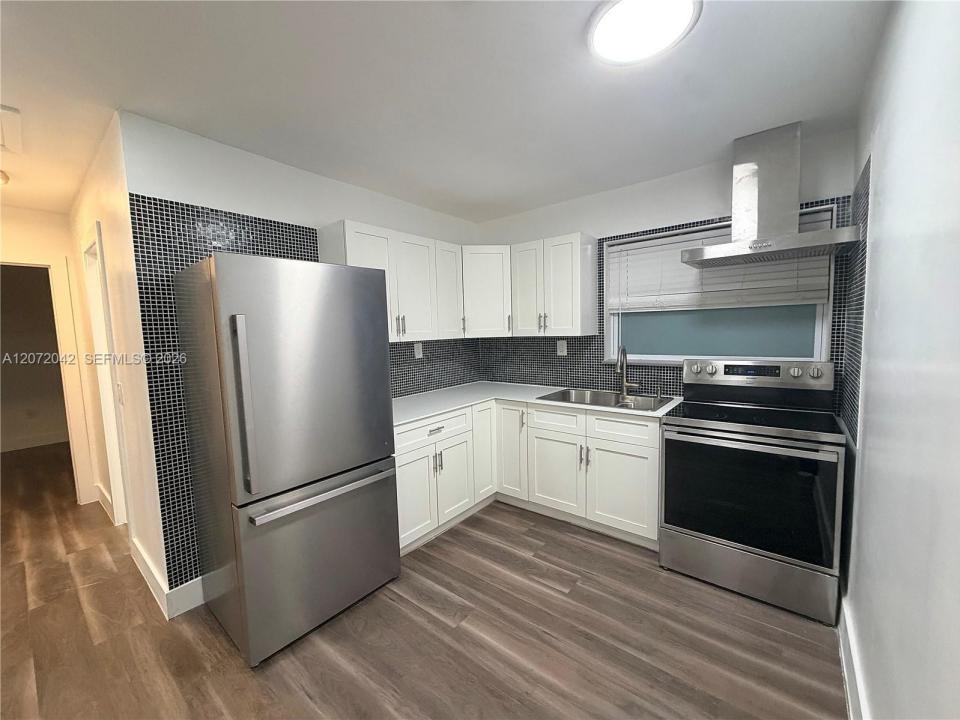1500 SW 10th St Side, Miami, Florida 33135, USA