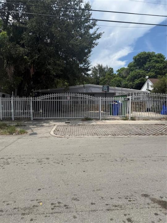 1345 NW 25th St, Miami, Florida 33142, Stati Uniti