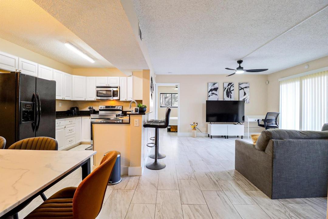 450 PALM W Circle 106, Pembroke Pines, Floride 33025, États-Unis
