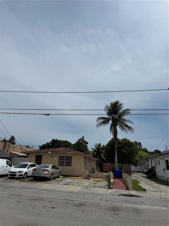 2124 NW 27th St, Miami, Florida 33142, Stati Uniti