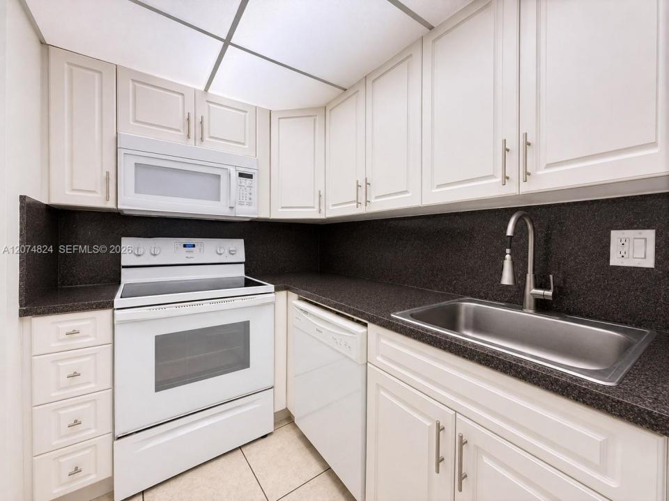 4855 NW 7th St 410-6, Miami, Floride 33126, États-Unis