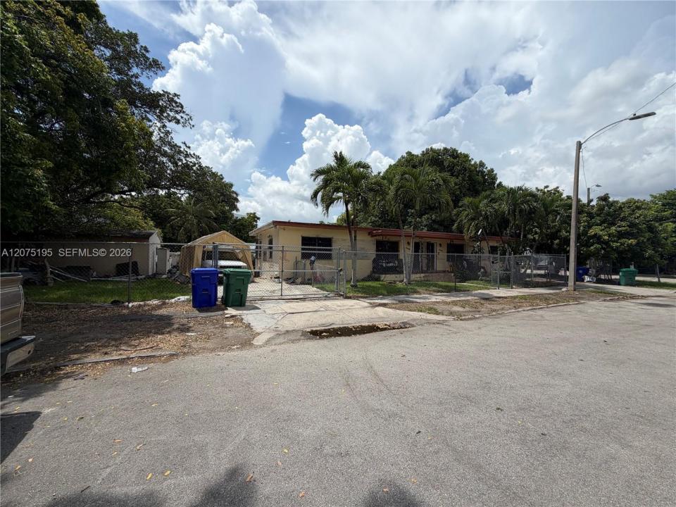 2340 NW 15th Ave, Miami, Florida 33142, Stati Uniti