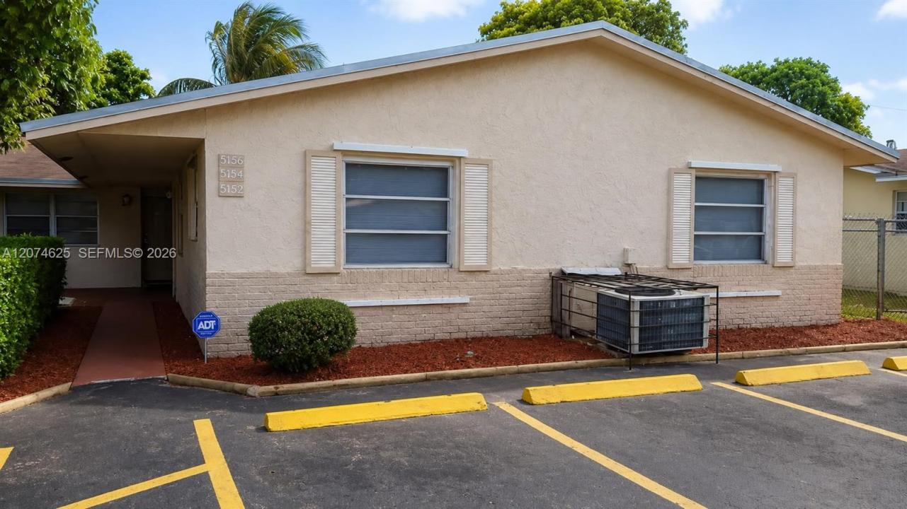 5880 NW 19th Ct 1-3, Lauderhill, Floride 33313, États-Unis