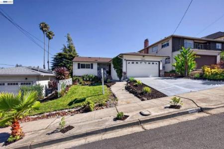 Mikemary Ct, Castro Valley, Калифорния 94546, Соединенные Штаты