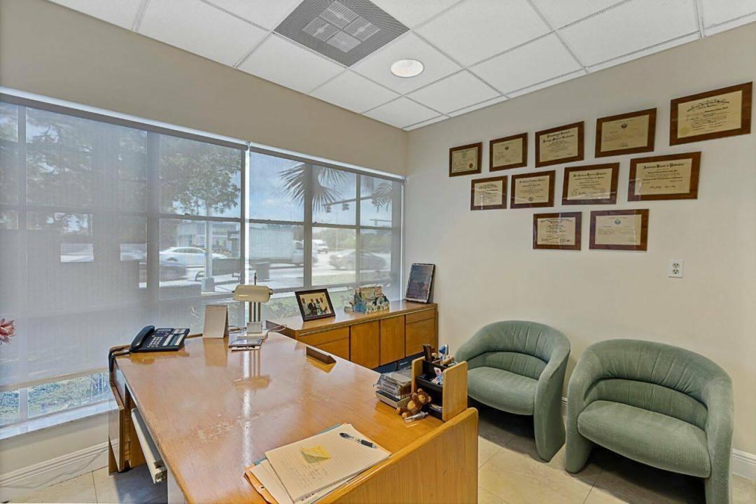 100 E COMMERCIAL Boulevard, Oakland Park, Floride 33334, États-Unis