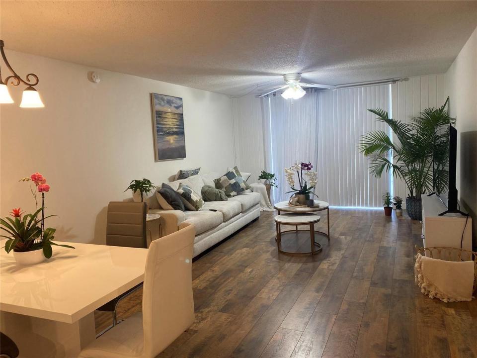 7173 ORANGE Drive 220B, Davie, Floride 33314, États-Unis