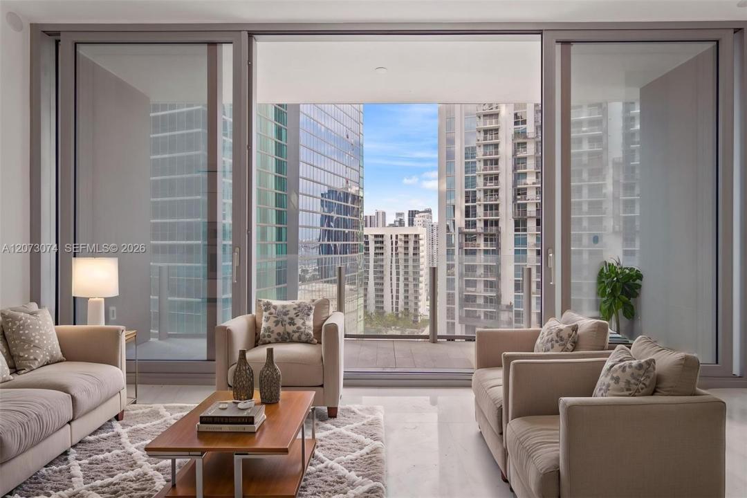 300 Biscayne Boulevard Way 2608W, Miami, Florida 33131, USA