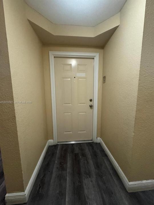 2415 NW 16th St Rd 301-1, Miami, Floride 33125, États-Unis